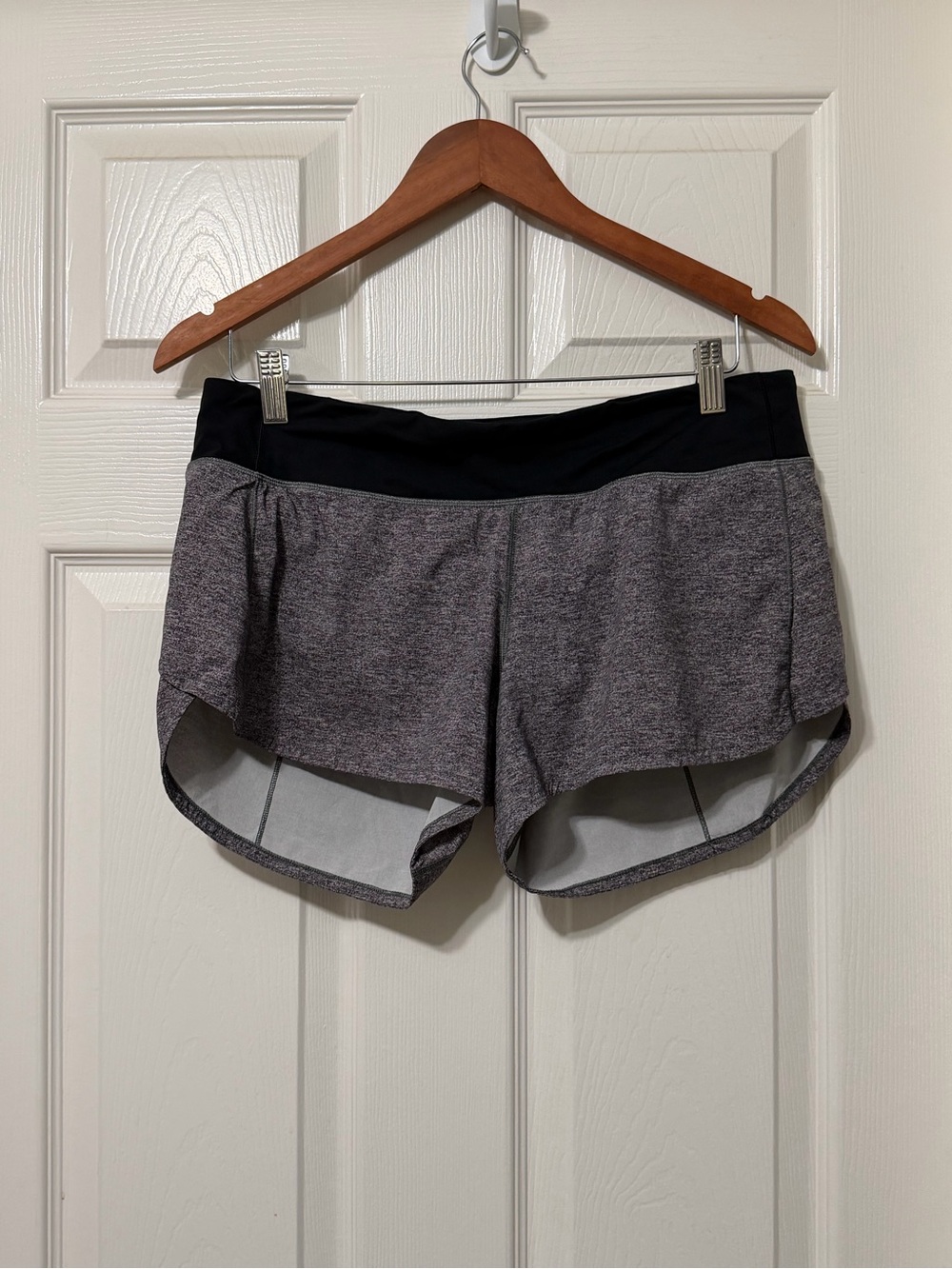 Lululemon athletica speed up short 4” size 8 euc